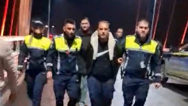 Tânărul de 21 de ani care a înjunghiat mortal un taximetrist din Mioveni prins cu geaca victimei pe el. Bărbatul consumase droguri în ziua crimei