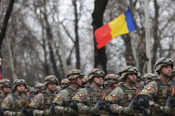 Soldați se pregătesc pentru începerea paradei militare de Ziua Națională a României, în București, 1 decembrie 2025. Inquam Photos / Octav Ganea Inquam Photos / George Călin