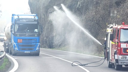 Pericol de explozie pe Valea Oltului Scăpări de gaze dintr-o cisternă cu GPL UPDATE Traficul rămâne închis