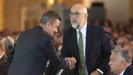 Kelemen Hunor discuții cu șeful PSD Sorin Grindeanu după ce PSD a votat moțiunea anti-Buzoianu Nu se rupe Coaliția stați liniștiți 