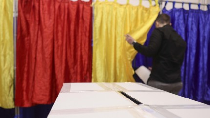 Poți sau nu să votezi dacă nu ești în București în ziua votului Ce este total interzis în secția de votare