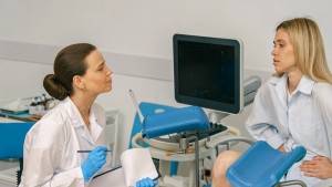 Parlamentul European a votat dreptul la avort garantat în toate țările membre. Ce se întâmplă mai departe