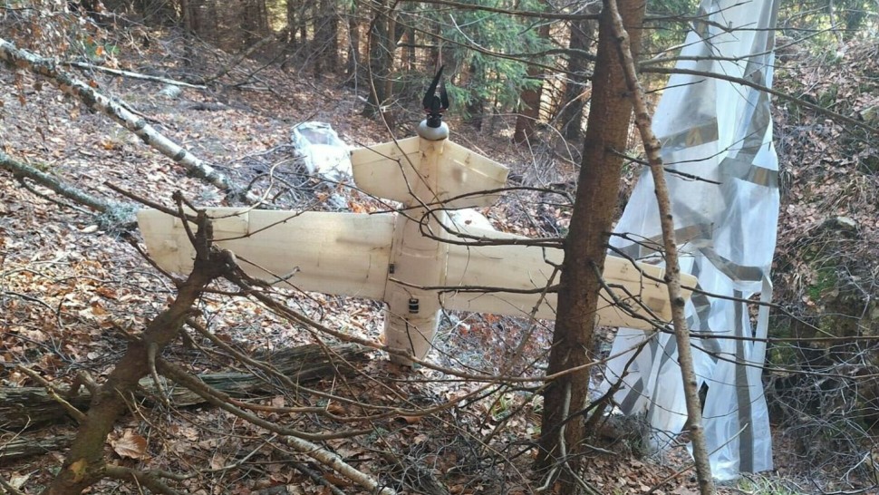 Alertă în Argeș după ce o dronă de mari dimensiuni a fost găsită prăbușită. Avea atașată și o parașută