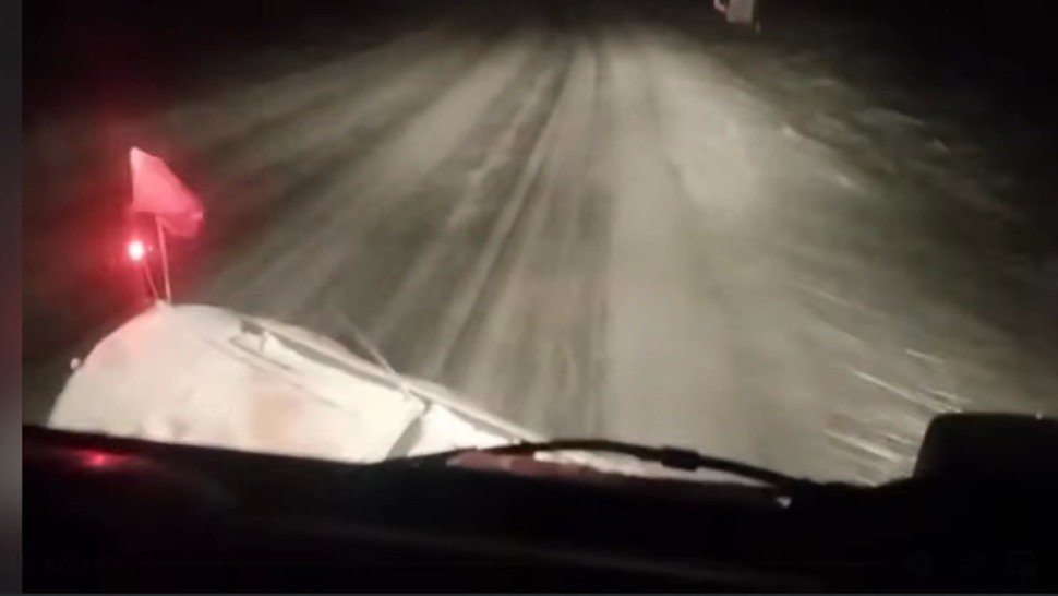 UPDATE A început ningă în București. Drumarii lucrează în zonele unde se înregistrează ninsori conistente. Iarnă veritabilă în România de Crăciun VIDEO