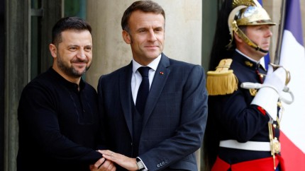 Zelenski se întâlnește cu Macron la Paris. Kievul insistă pe sprijinul european în contextul negocierilor de pace