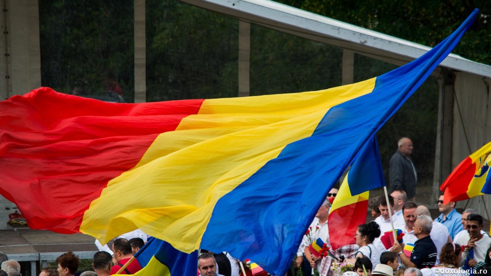 Majoritatea românilor declară că iubesc România și sunt mândri de țara lor. 57 sunt în dezacord cu această afirmație