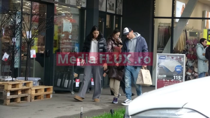 Mihai Rait, lăsat fără cheile la mașină chiar de soție! Cunoscutul actor din Las Fierbinți a rămas pe din afară FOTO și VIDEO: PAPARAZZI MEDIAFLUX