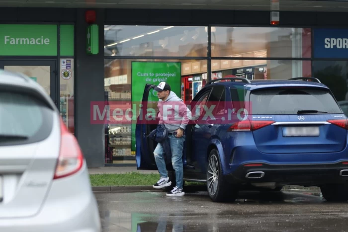 Mihai Rait, lăsat fără cheile la mașină chiar de soție! Cunoscutul actor din Las Fierbinți a rămas pe din afară FOTO și VIDEO: PAPARAZZI MEDIAFLUX