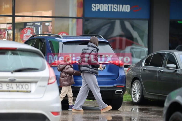 Mihai Rait, lăsat fără cheile la mașină chiar de soție! Cunoscutul actor din Las Fierbinți a rămas pe din afară FOTO și VIDEO: PAPARAZZI MEDIAFLUX