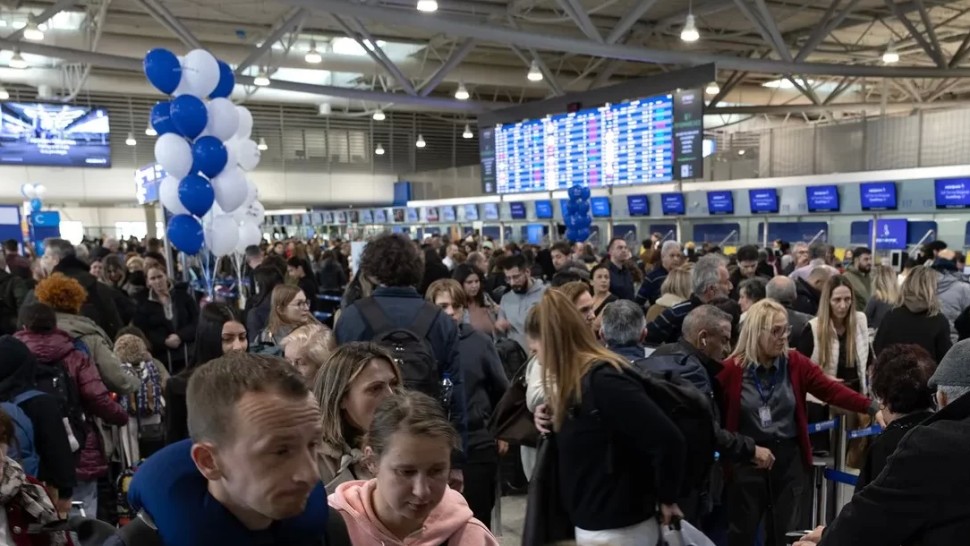 Haos pe aeroporturile din Grecia. Au fost suspendate toate zborurile din cauza unei defecțiuni tehnice pe care autoritățile nu o pot explica