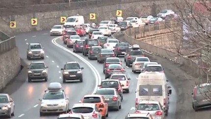 Trafic infernal pe DN1. Coloanele de mașini se întind pe kilometri întregi pe Valea Prahovei