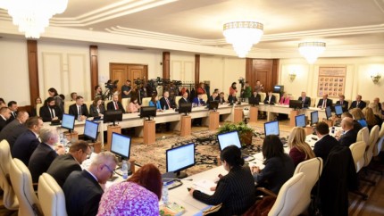 Parlamentul organizează audieri publice pe tema anulării alegerilor prezidenţiale. În perioada 26-30 ianuarie la Comisiile pentru cercetarea abuzurilor