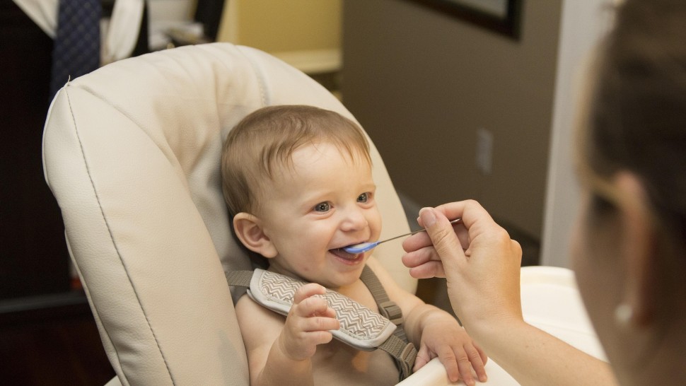 Toxină periculoasă în mâncarea pentru copii. Se cere retragerea urgentă a mai multor alimente