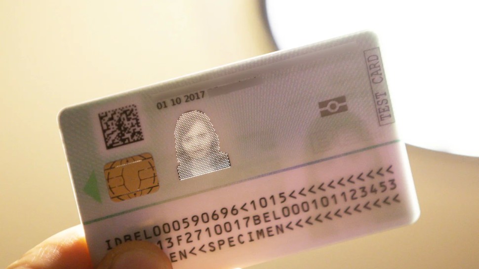 Cartea de identitate electronică nu mai e gratuită. Cât vor plăti românii pentru noile buletine