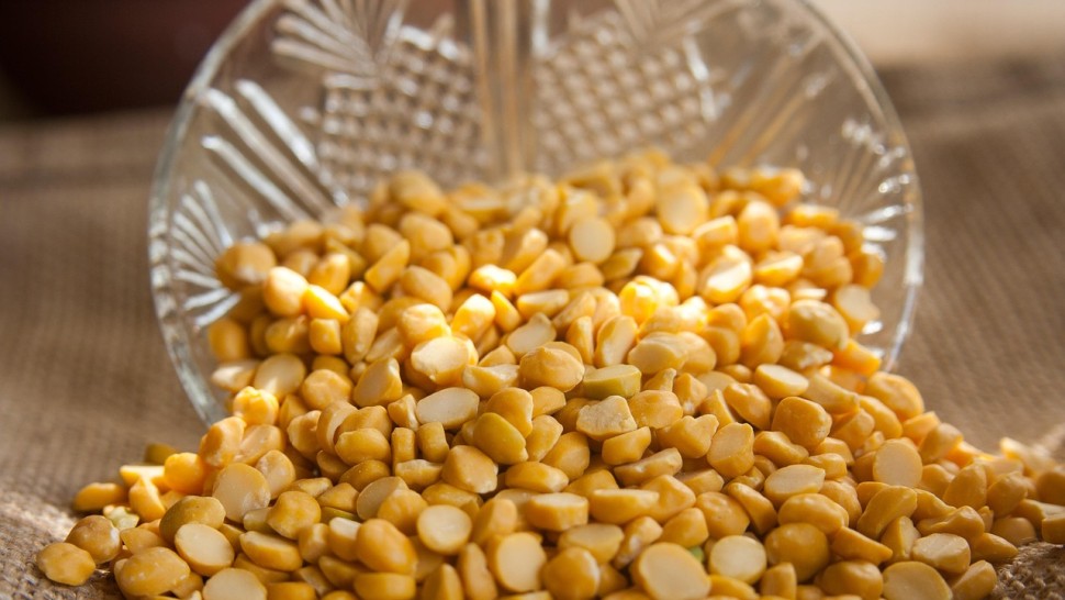 Salată de linte cu legume coapte. Mâncare sănătoasă și sățioasă pentru ianuarie