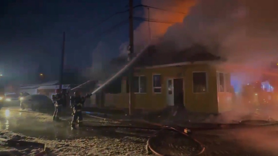 Incendiu la o casă din Sectorul 5 al Capitalei anunță ISU. Două transportate la spital cu arsuri