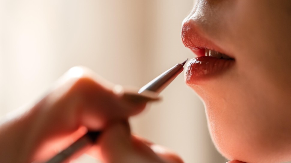 Cum să obții buze mai voluminoase fără acid hialuronic. Sfaturi de la make-up artiști