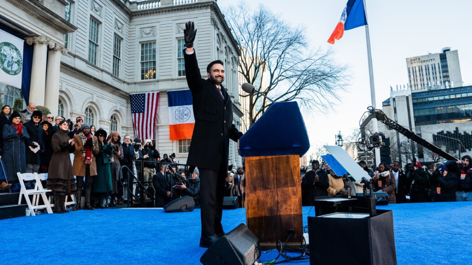 A jurat pe Coran și este noul primar al New Yorkului. Zohran Mamdani a preluat mandatul de edil cu multe promisiuni