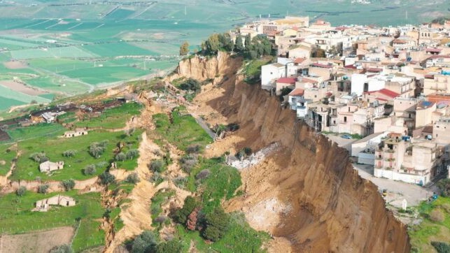 Alunecare de teren catastrofală în Sicilia. Un oraș istoric e în pericol oamenii sunt evacuați