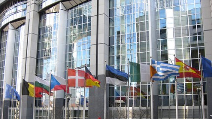 Parlamentul European blochează acordul comercial cu SUA tensiunile cu Trump ating cote maxime
