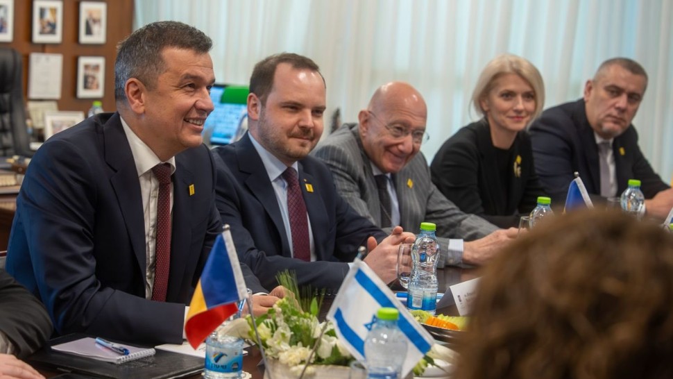 Alina Gorghiu răspunde acuzațiilor în urma vizitei în Israel alături de Sorin Grindeanu Aflu cu uimire că aş fi pus la cale un puci cu PSD despre cum să-l dăm jos pe Ilie Bolojan