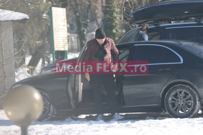 Horațiu Mălăele nu uită de sport și prieteni indiferent de vreme! Antrenament de tenis pe zăpadă al marelui actor sursă foto: Mediaflux.ro