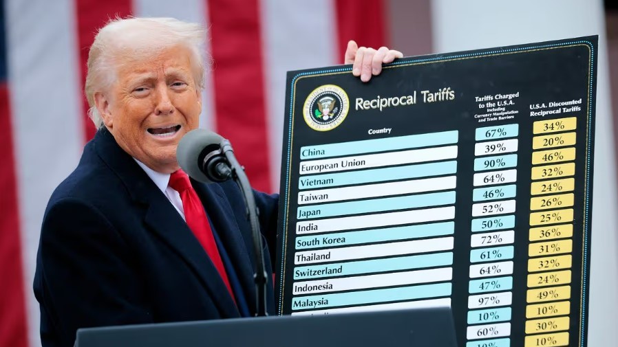 Donald Trump are un nou plan. Vrea să impună o taxă globală suplimentară de 10