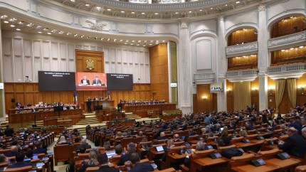 Bugetul de stat a ajuns la vot în Parlament după o noapte de dezbateri până la 3 dimineața. Parlamentarii au reluat discuțiile vineri LIVE VIDEO