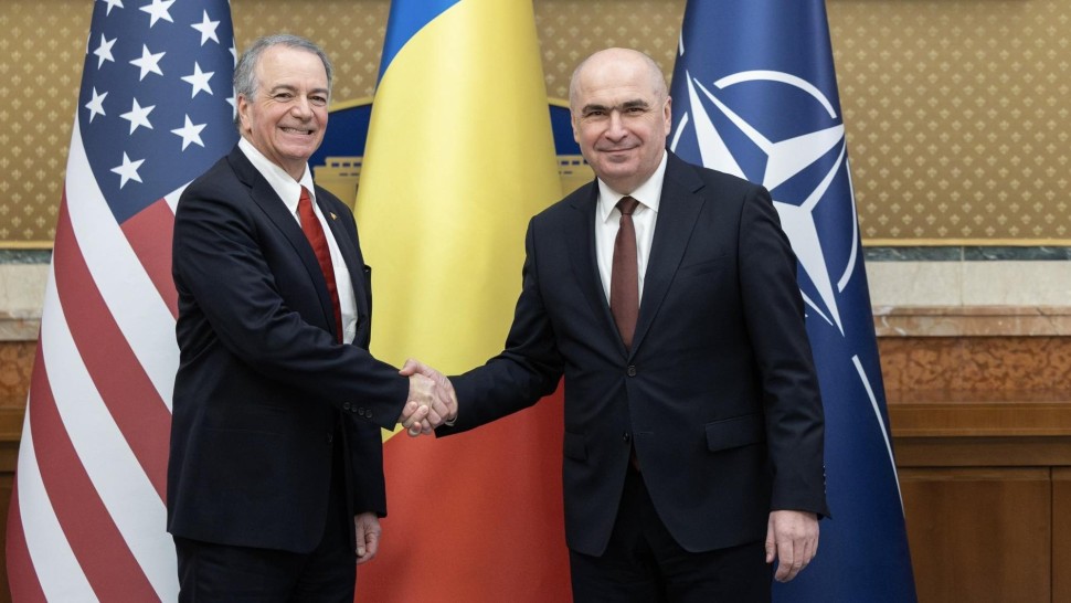 Premierul Bolojan s-a întâlnit cu ambasadorul SUA imediat după decizia Parlamentului. Promisiunea făcută diplomatului american