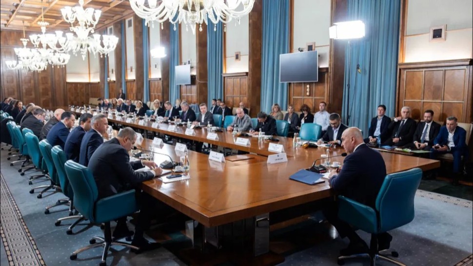 Tensiuni în Guvern Sindicatele refuză să participe la şedinţa Consiliului Naţional Tripartit pentru Dialog Social propusă de Executiv. Grindeanu întâlnire cu sindicaliştii