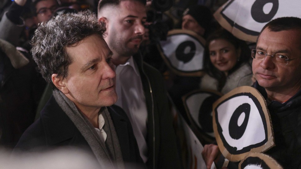 Nicuşor Dan a vorbit cu protestatarii de la Palatul Cotroceni. Președintele luat la rost privind numirile din Justiție Credeţi că deodată m-am cotit aşa ca să stau în puf FOTO și VIDEO