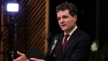 S-a aflat cine l-a amenințat cu moartea pe Nicușor Dan Polițiștii au stat de vorbă cu părinții băiatului român din Germania