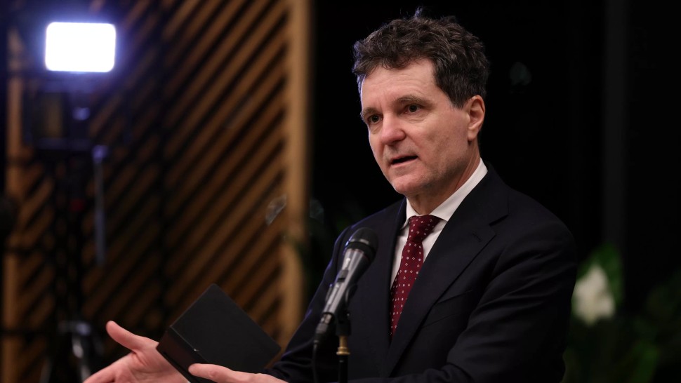 S-a aflat cine l-a amenințat cu moartea pe Nicușor Dan Polițiștii au stat de vorbă cu părinții băiatului român din Germania