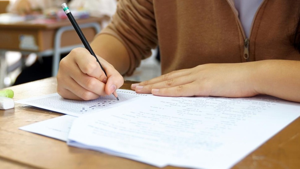 Evaluarea Națională ar putea fi schimbată. Semnal de alarmă din partea ministrului Educației Elevii au ajuns să învețe doar pentru note