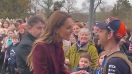 Ce a făcut Kate Middleton atunci când un bărbat i-a cerut un autograf Nu pot să semnez... Pot însă să...