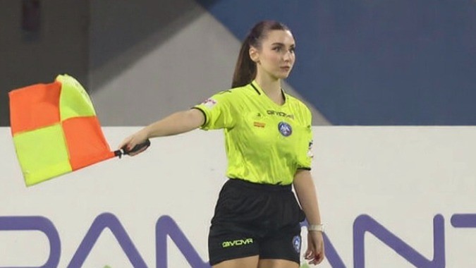Giuliana este arbitra care a făcut toți bărbații să urmărească meciurile de la Divizia D. A devenit virală cu pozele de pe Instagram