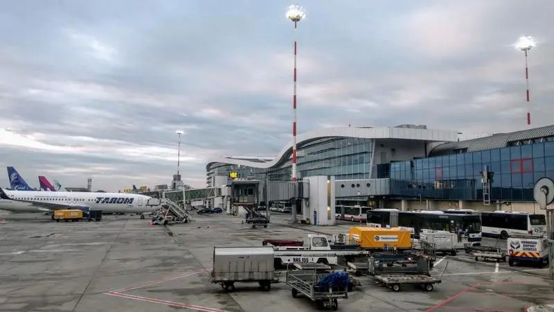 Primii români au reușit să se întoarcă în țară din Dubai. Un grup de 250 de persoane au revenit din Emiratele Arabe Unite