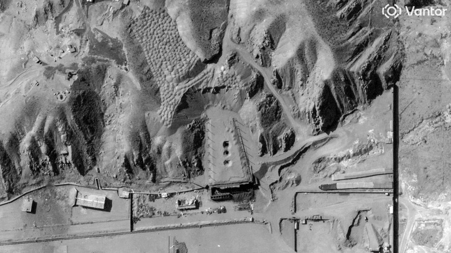 Armata israeliană anunță că a lovit o bază din Iran unde s-ar încerca producerea de arme nucleare. Președintele iranian prezintă trei condiții pentru încheierea războiului