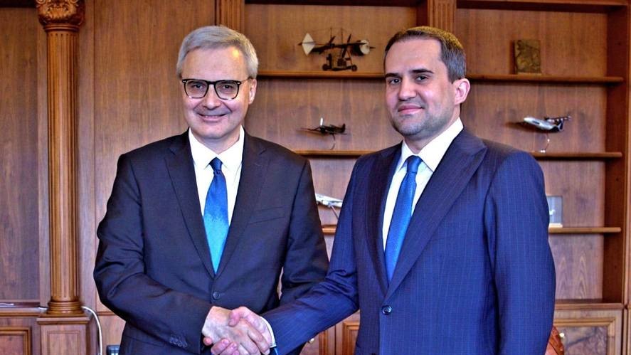 Ministrul Transporturilor Ciprian Șerban întâlnire cu Nicholas Warney Ambasadorul Franței în România. Hub logistic bazat pe poziţia strategică a Portului Constanţa