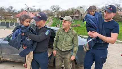 UPDATE Cele două fetițe de patru şi cinci ani dispărute au fost găsite de un pădurar Unde se aflau
