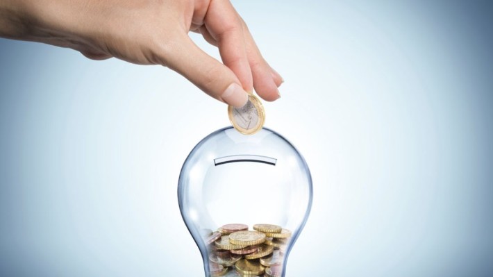 Energie gratis timp de patru ore din luna august. Soluția propusă consumatorilor de către unul dintre furnizori