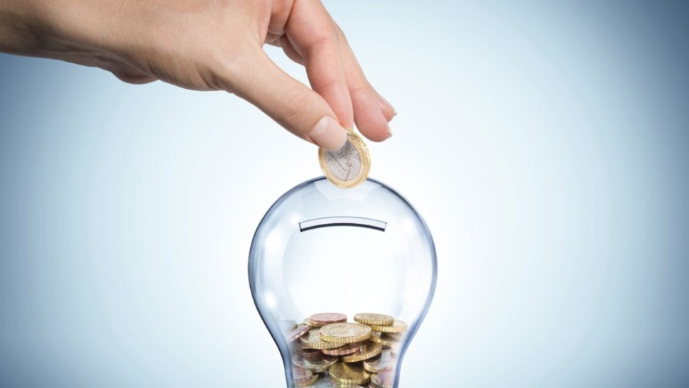 Taxe mai mici la energie pentru a compensa șocul produs de conflictul din Orientul Mijlociu. Primele măsuri anunțate de Comisia Europeană