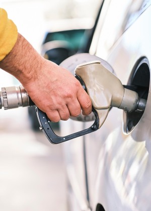 Cu cât va scădea prețul motorinei. Calcule după reducerea accizei cu 20