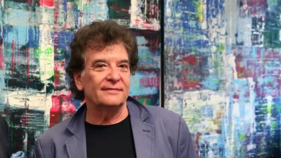 Doliu în trupa Holograf A murit Iulian Vrabete cunoscut drept Mugurel basistul formației. UPDATE Mesaje de condoleanțe din lumea muzicii