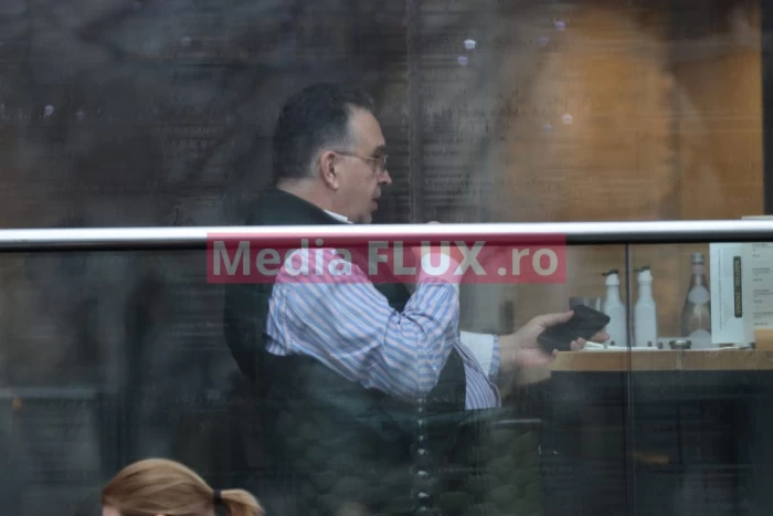 Marian Oprișan, nervi și masă în București alături de soție înainte de drumul spre Vrancea. Tehnologia îi dă fostului baron bătăi de cap FOTO și VIDEO PAPARAZZI