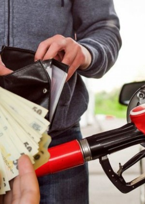 Preț carburanți 27 aprilie. Benzina este mai scumpă la început de săptămână. Cât costă luni și motorina