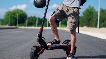 O țară UE va înmatricula orice trotinetă electrică din 16 mai. Amenzi de 400 de euro pentru cine nu respectă legea