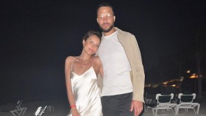 La un an de la moartea soțului său a anunțat că este însărcinată cu copilul lui. Cum a fost posibil