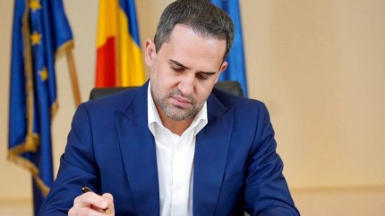 Mașini electrice pentru SRI STS și SPP. Ministrul Transporturilor anunță investiții din bani europeni