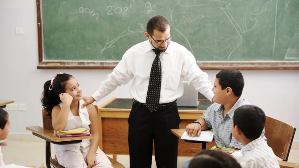 Plată suplimentară pentru profesori. Ministrul Educației anunță și posibilitatea muncii de acasă